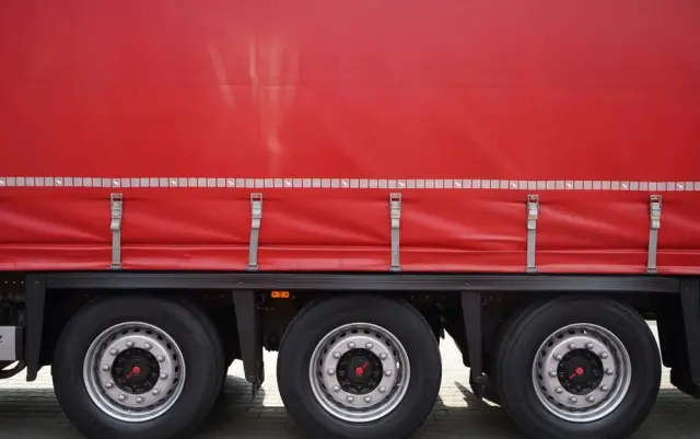 SCHMITZ CARGOBULL FIRANKA  /  VARIOS / 385/55 R22,5 /  OŚ PODNOSZONA /  DACH PODNOSZONY / SAF 