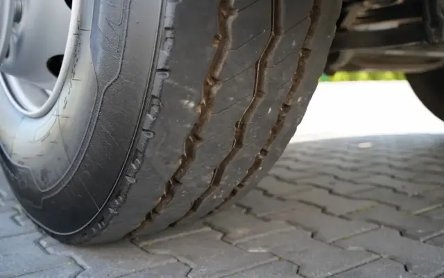 MERCEDES-BENZ ACTROS 2636 / 6x4 / SKRZYNIOWY 6,5 M + HDS HIAB / MOCNA PODŁOGA / STEROWANIE RADIOWE / ROTATOR / SPROWADZONY 