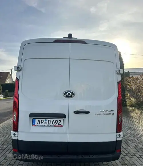 MAXUS Deliver 9 