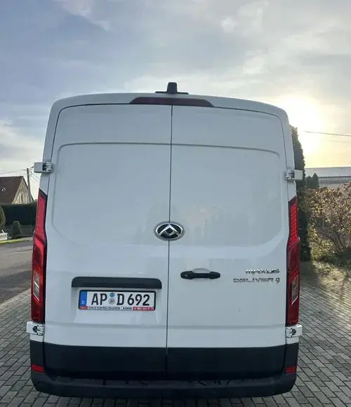 MAXUS Deliver 9 