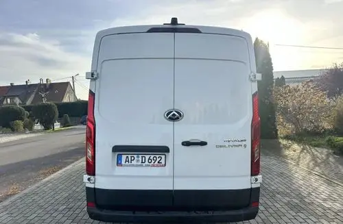 MAXUS Deliver 9 