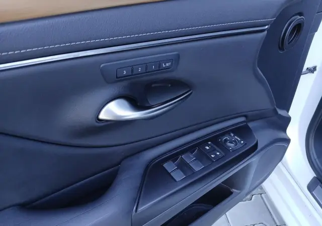 LEXUS ES 300h Prestige