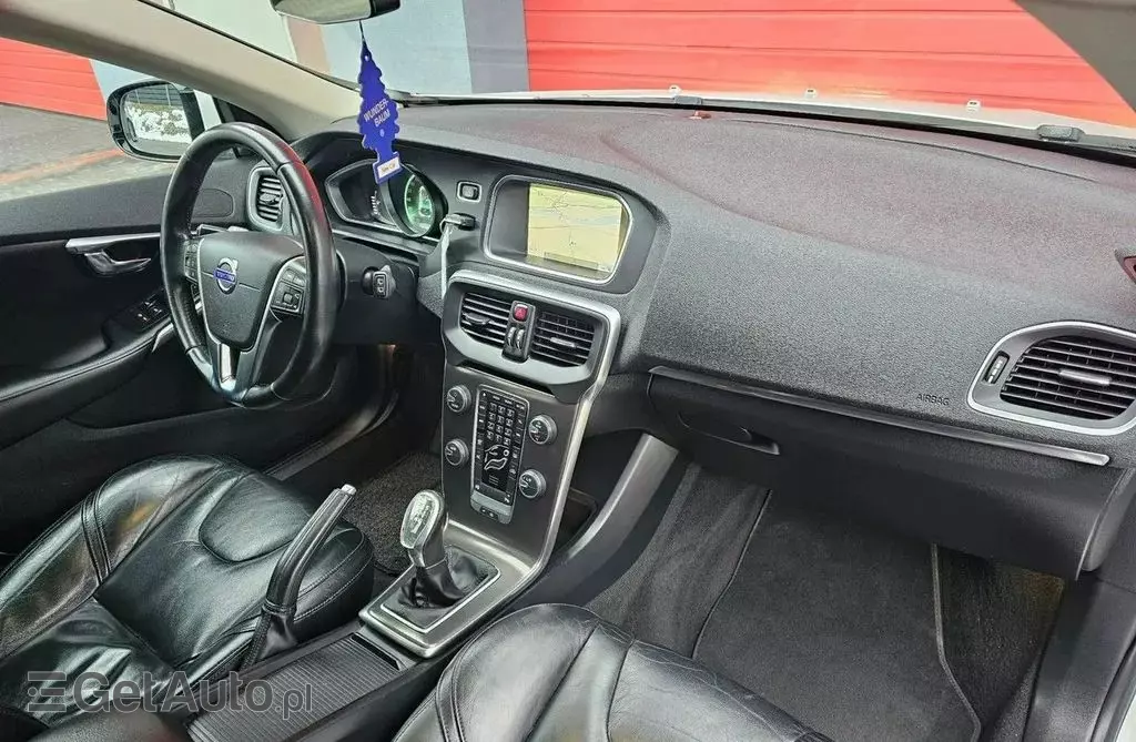 VOLVO V40 