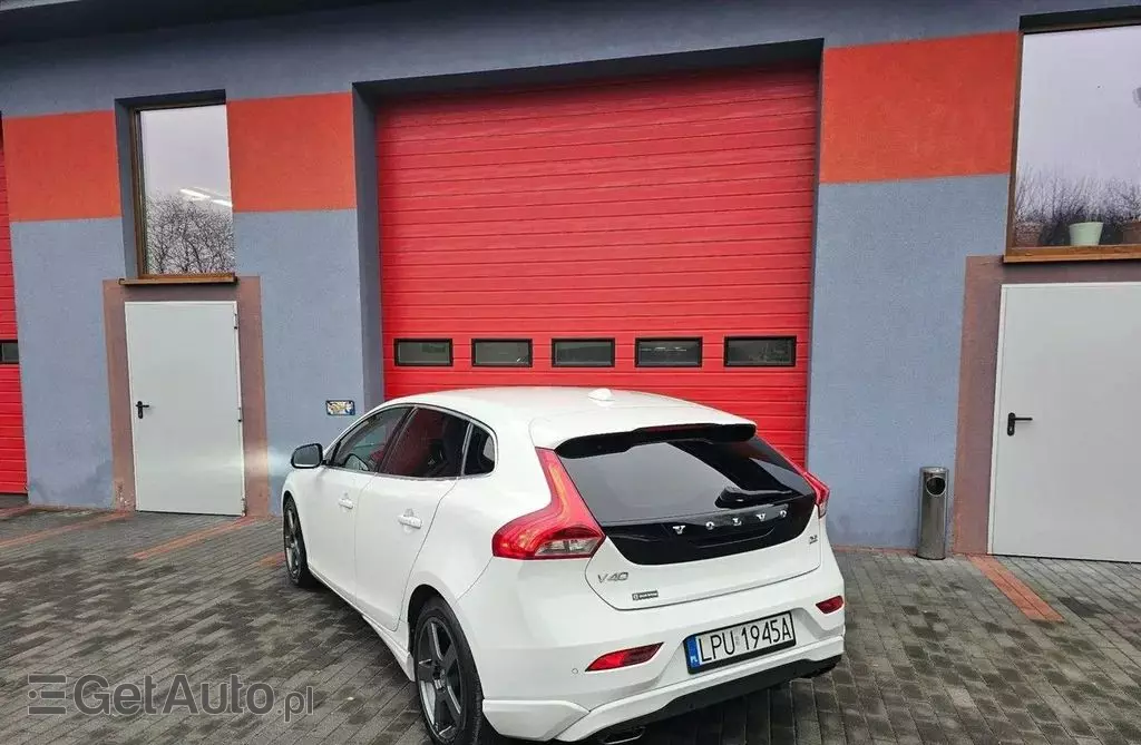 VOLVO V40 