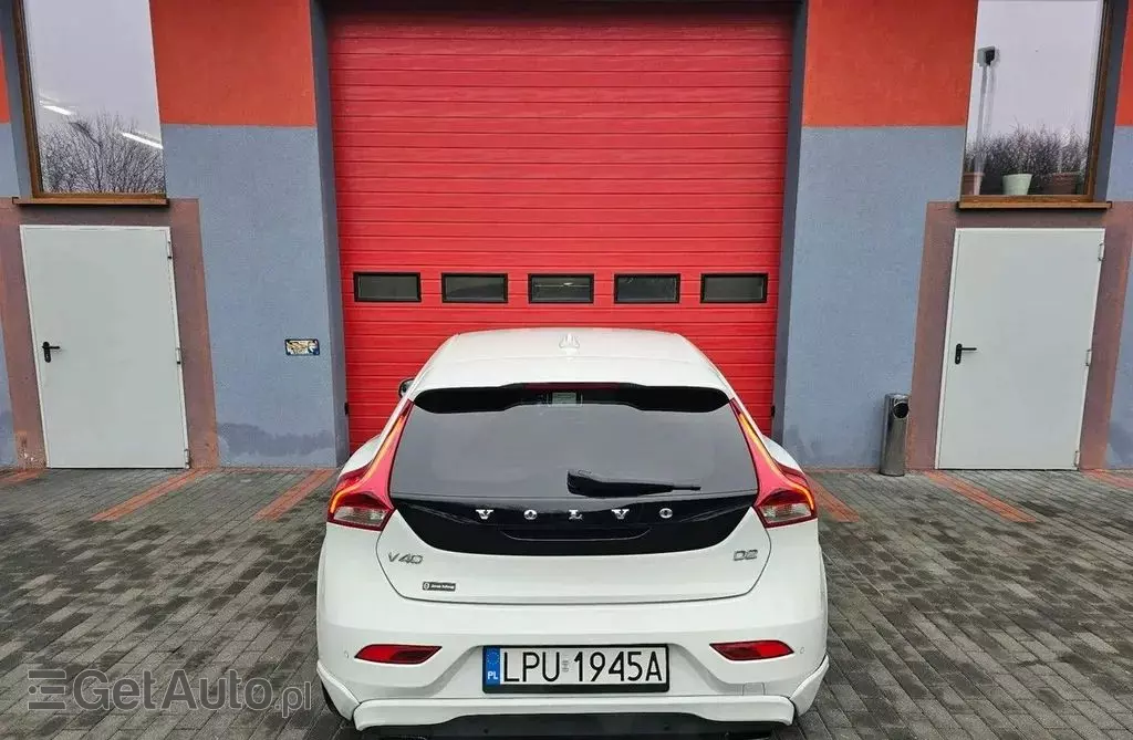 VOLVO V40 
