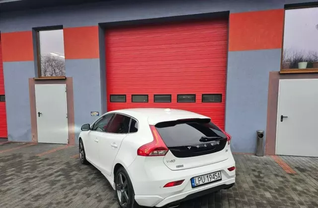 VOLVO V40 