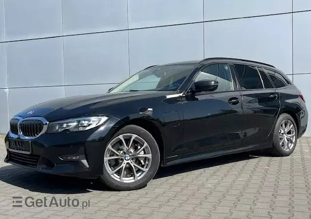 BMW Seria 3 330e xDrive M Sport sport