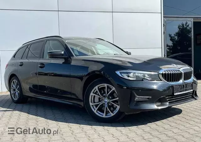 BMW Seria 3 330e xDrive M Sport sport