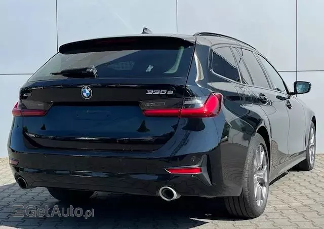 BMW Seria 3 330e xDrive M Sport sport