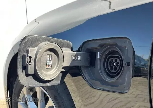 BMW Seria 3 330e xDrive M Sport sport