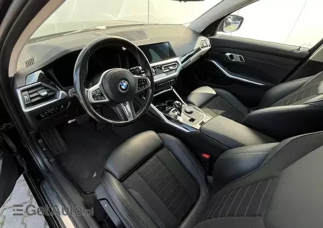 BMW Seria 3 330e xDrive M Sport sport