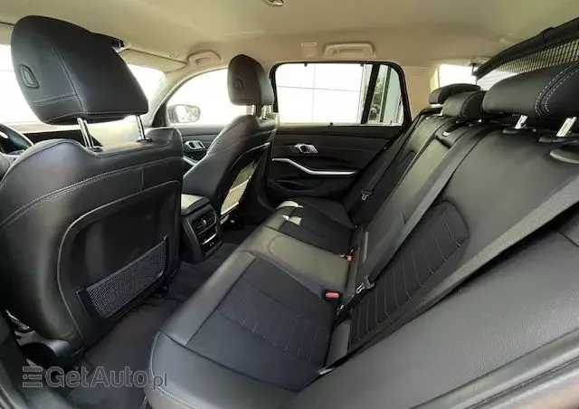 BMW Seria 3 330e xDrive M Sport sport