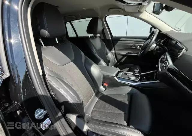 BMW Seria 3 330e xDrive M Sport sport