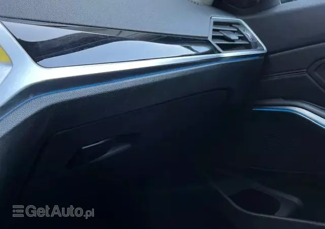 BMW Seria 3 330e xDrive M Sport sport