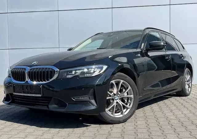 BMW Seria 3 330e xDrive M Sport sport