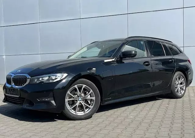 BMW Seria 3 330e xDrive M Sport sport