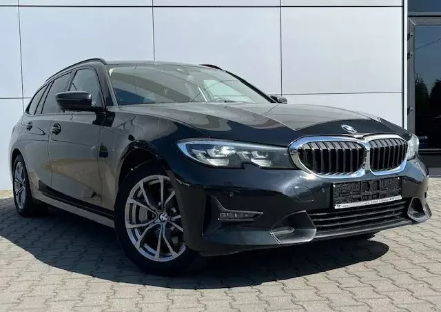 BMW Seria 3 330e xDrive M Sport sport