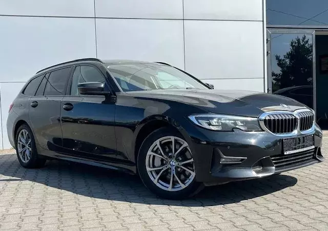 BMW Seria 3 330e xDrive M Sport sport