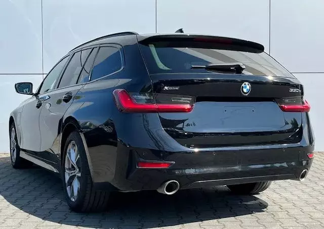 BMW Seria 3 330e xDrive M Sport sport