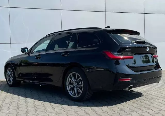 BMW Seria 3 330e xDrive M Sport sport