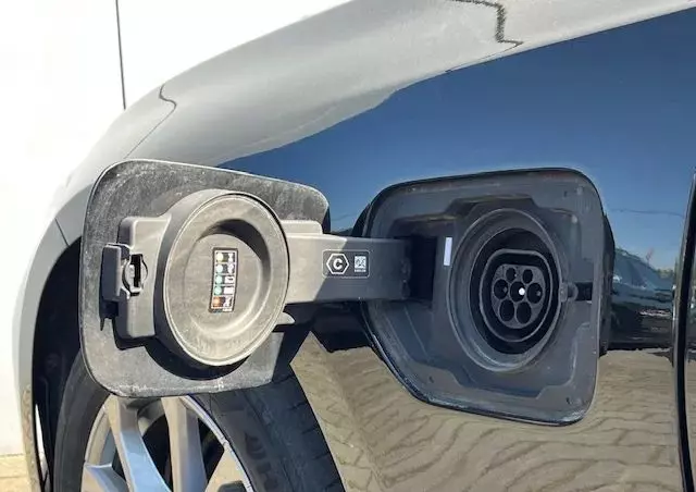 BMW Seria 3 330e xDrive M Sport sport