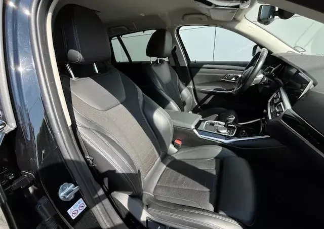 BMW Seria 3 330e xDrive M Sport sport