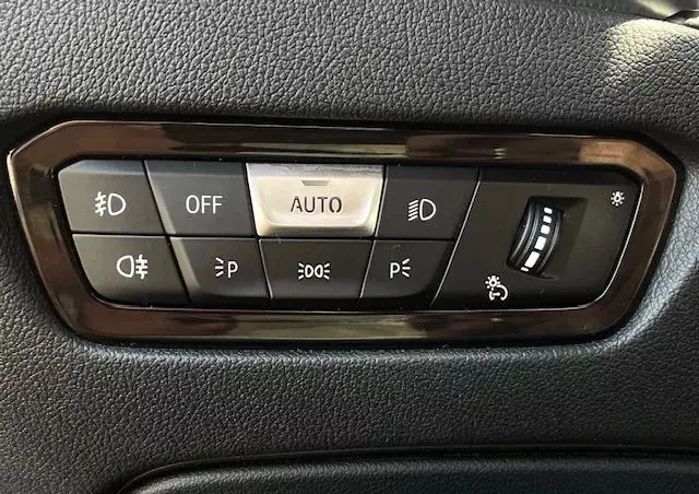 BMW Seria 3 330e xDrive M Sport sport