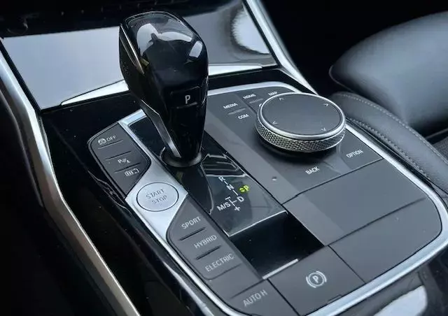 BMW Seria 3 330e xDrive M Sport sport