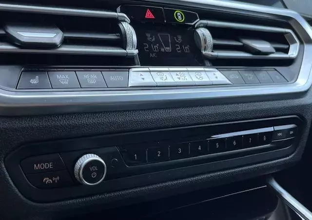 BMW Seria 3 330e xDrive M Sport sport