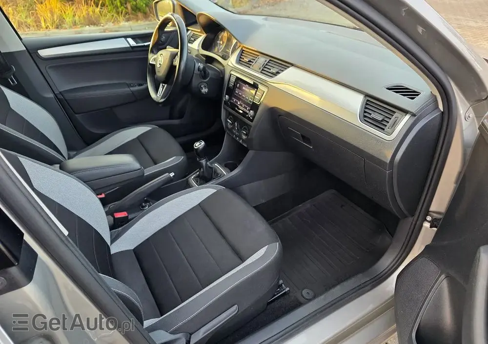 SKODA RAPID Spb 1.0 TSI Style