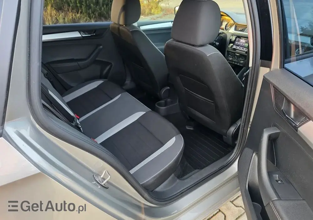 SKODA RAPID Spb 1.0 TSI Style