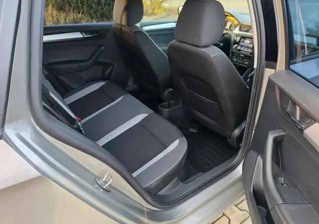 SKODA RAPID Spb 1.0 TSI Style