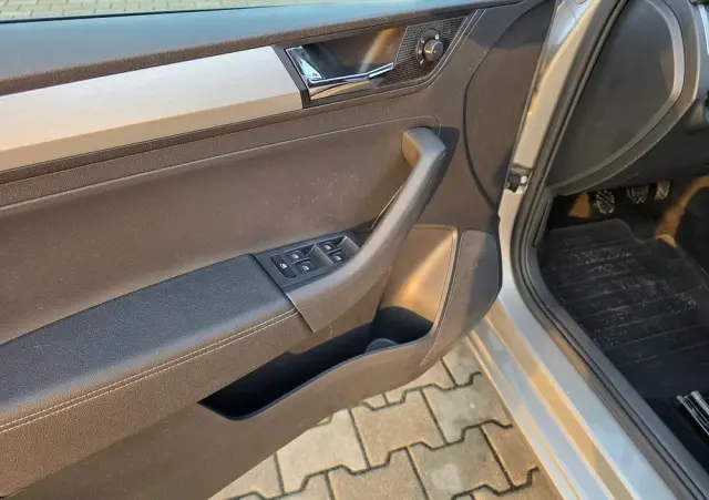 SKODA RAPID Spb 1.0 TSI Style