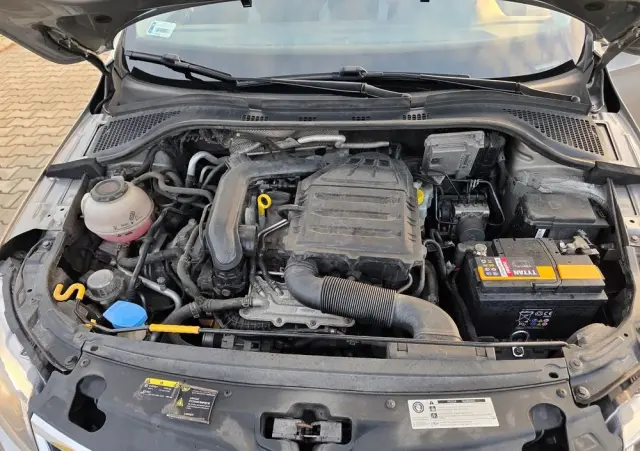 SKODA RAPID Spb 1.0 TSI Style