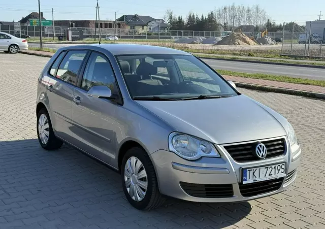 VOLKSWAGEN Polo 