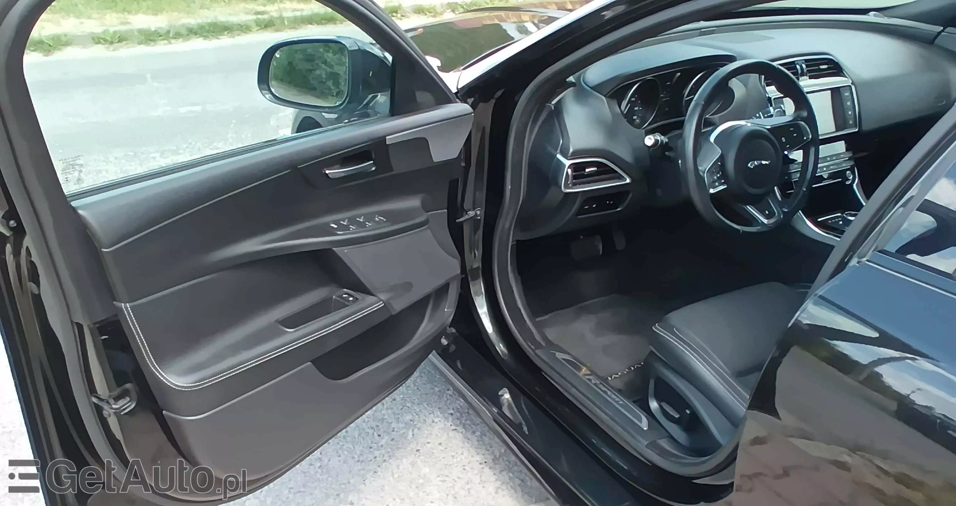 JAGUAR XE 2.0 D R-Sport