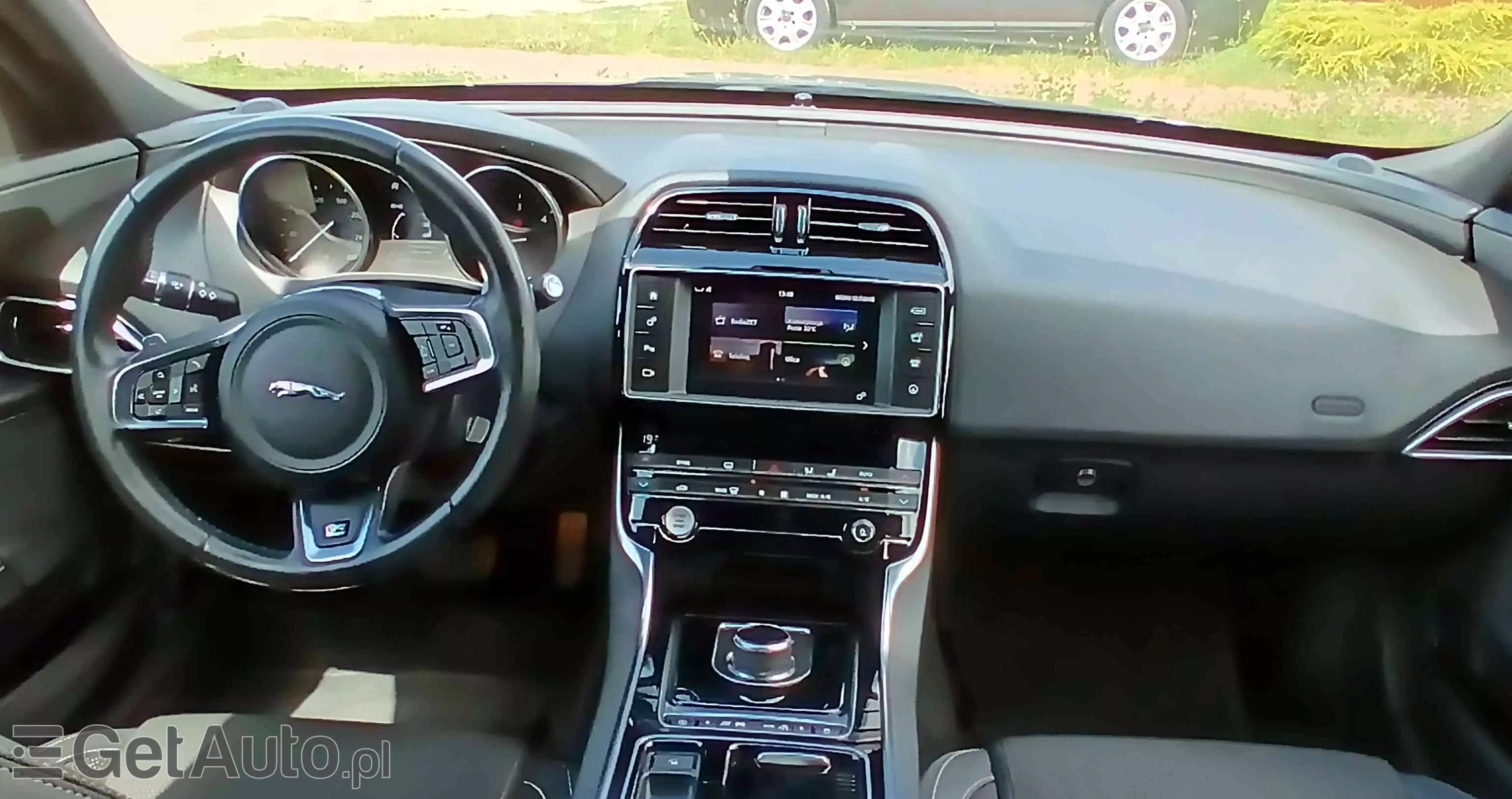 JAGUAR XE 2.0 D R-Sport