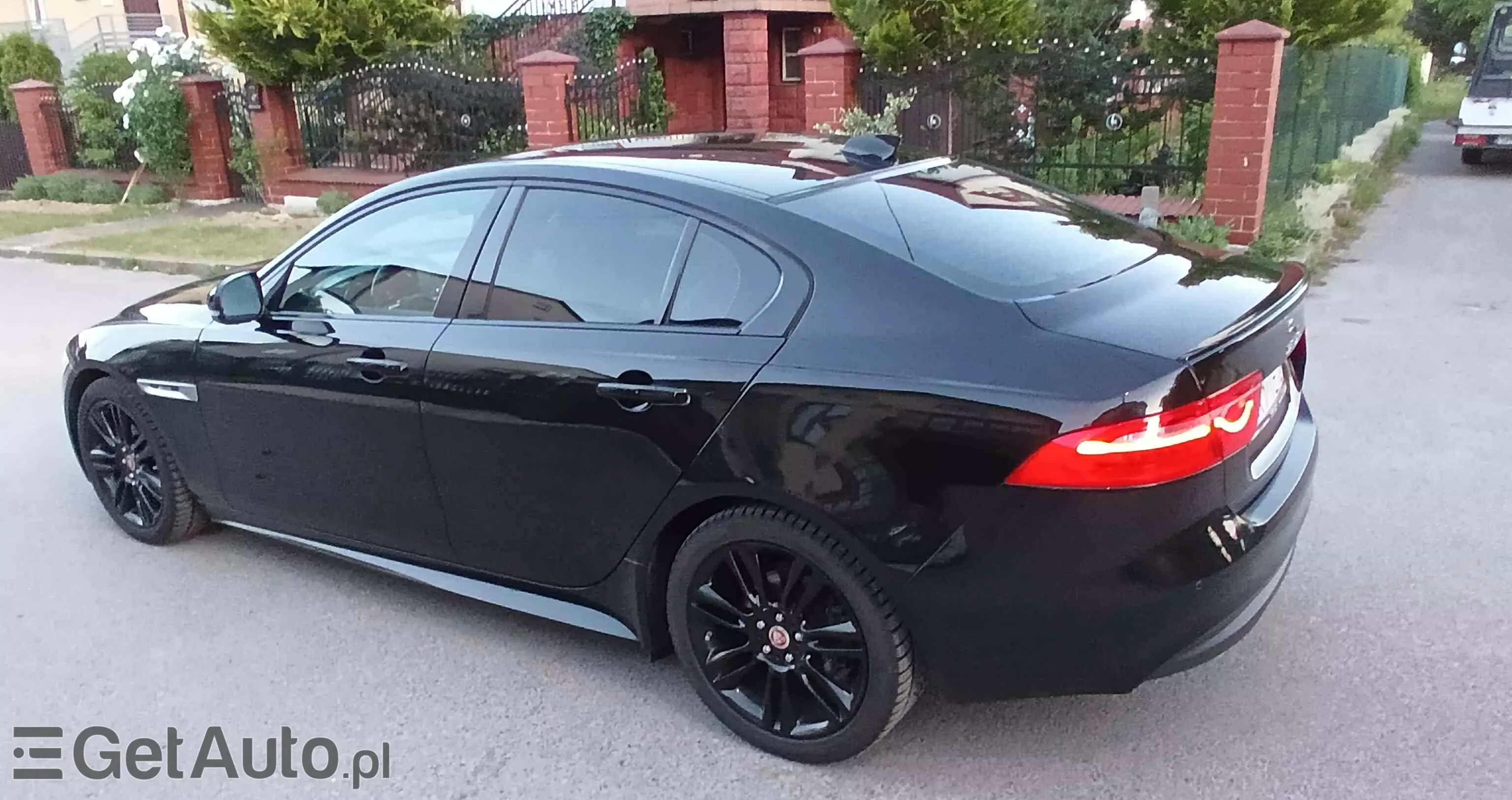 JAGUAR XE 2.0 D R-Sport