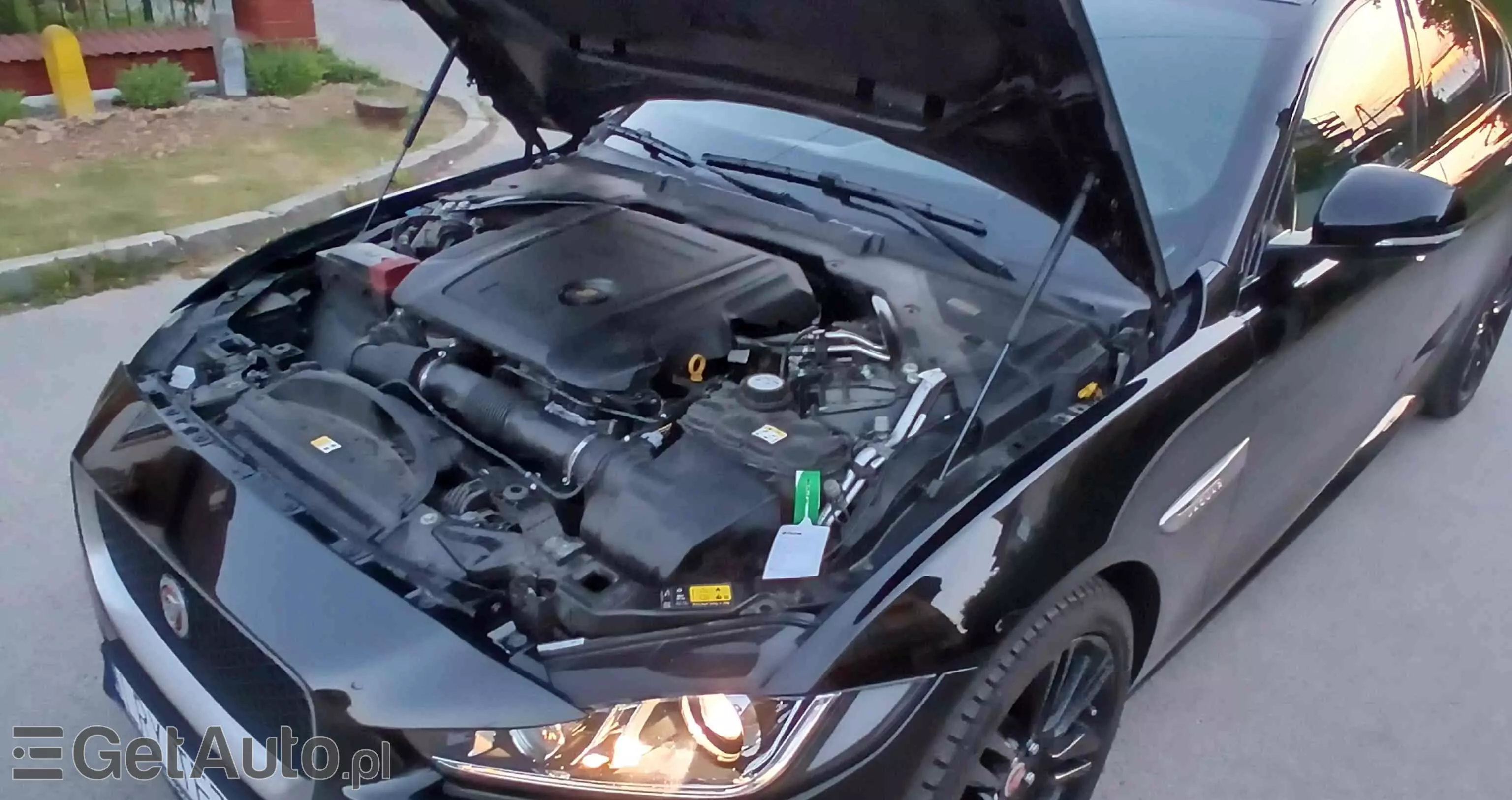 JAGUAR XE 2.0 D R-Sport