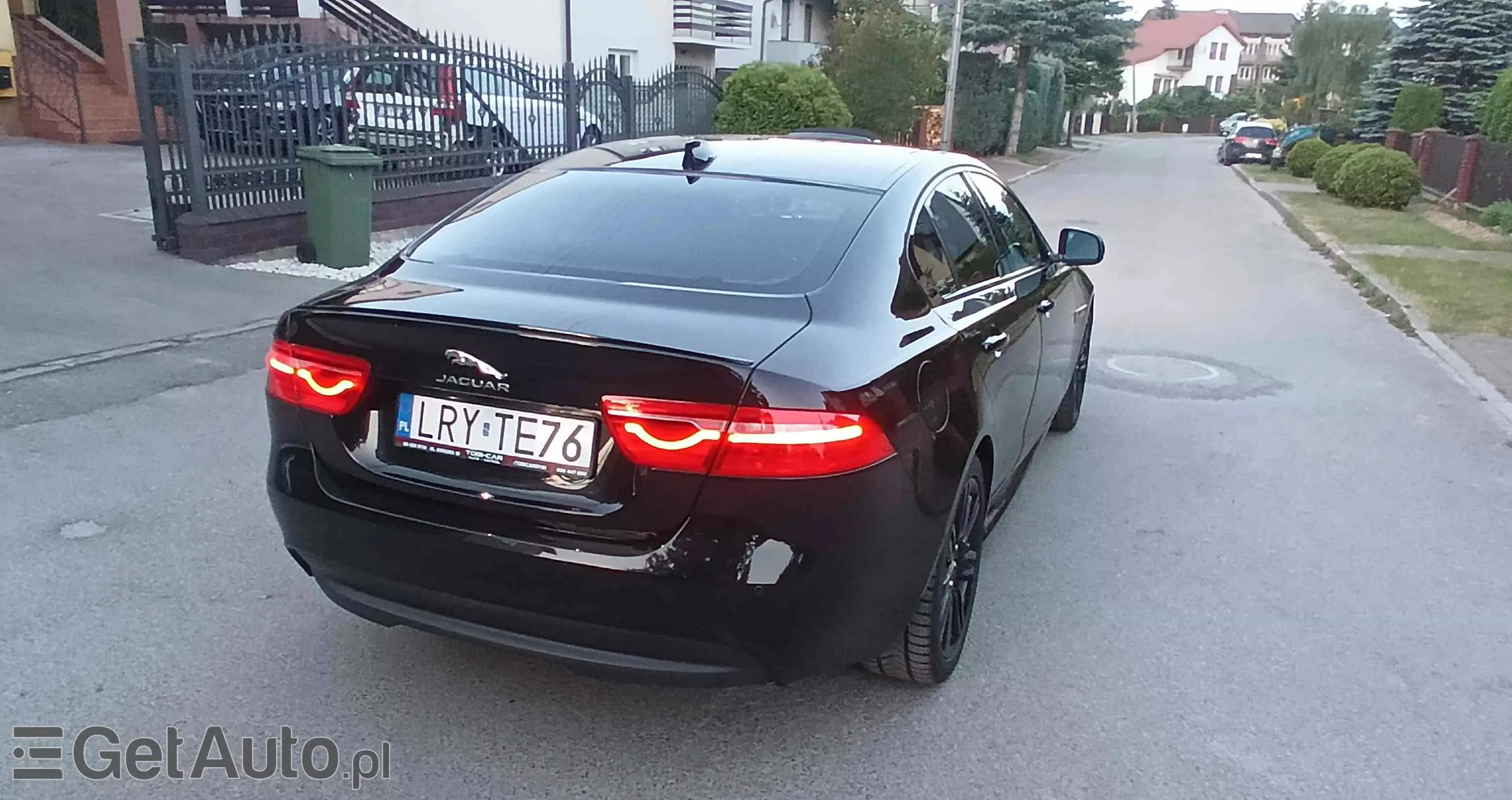 JAGUAR XE 2.0 D R-Sport
