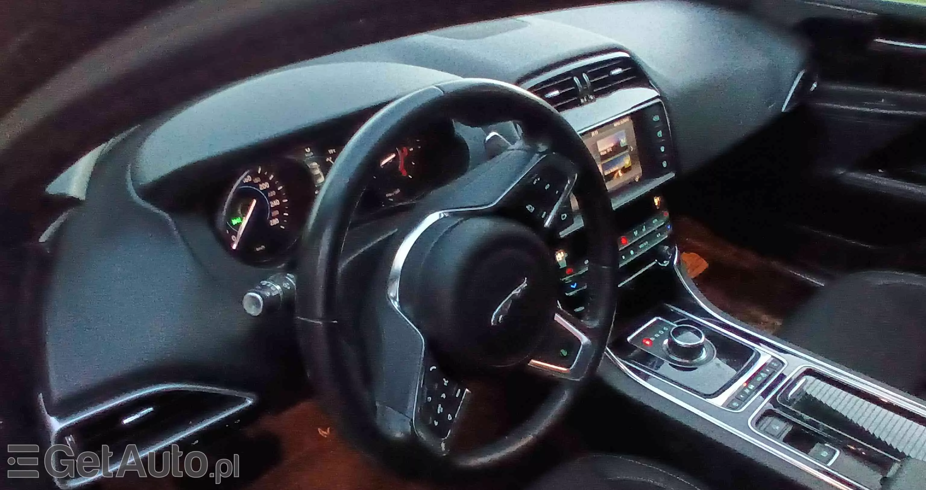 JAGUAR XE 2.0 D R-Sport