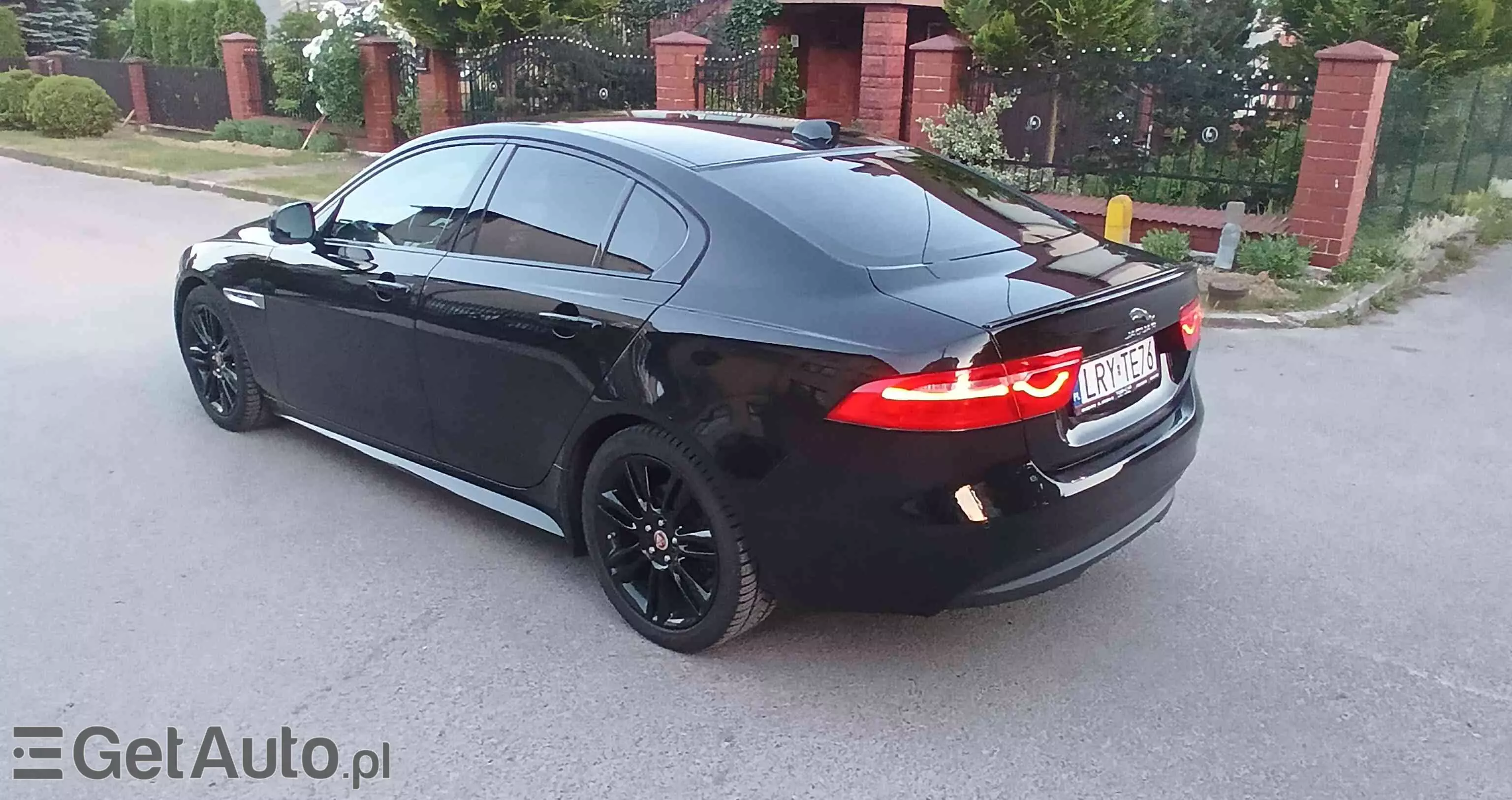 JAGUAR XE 2.0 D R-Sport