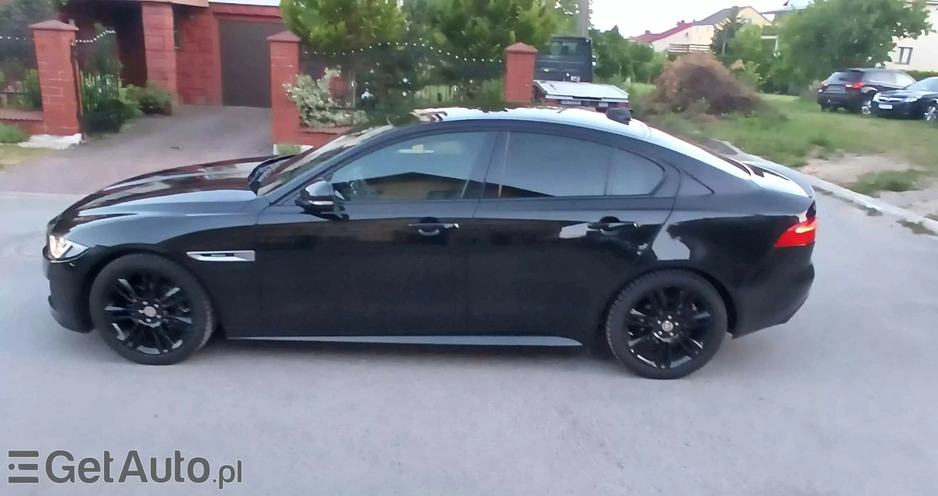 JAGUAR XE 2.0 D R-Sport