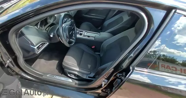 JAGUAR XE 2.0 D R-Sport