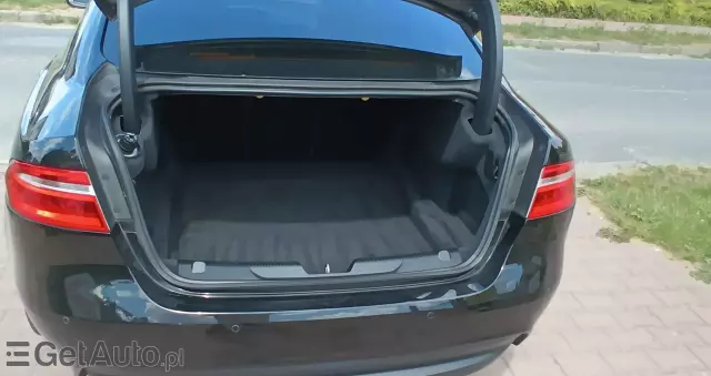 JAGUAR XE 2.0 D R-Sport