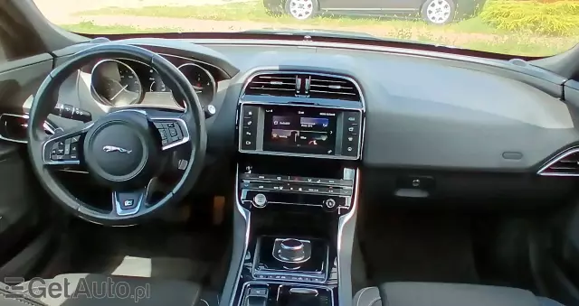 JAGUAR XE 2.0 D R-Sport