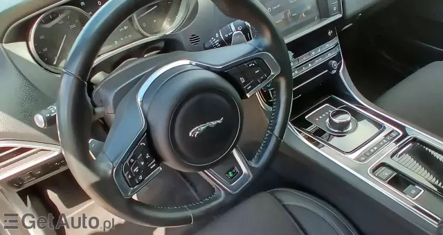 JAGUAR XE 2.0 D R-Sport