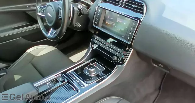 JAGUAR XE 2.0 D R-Sport