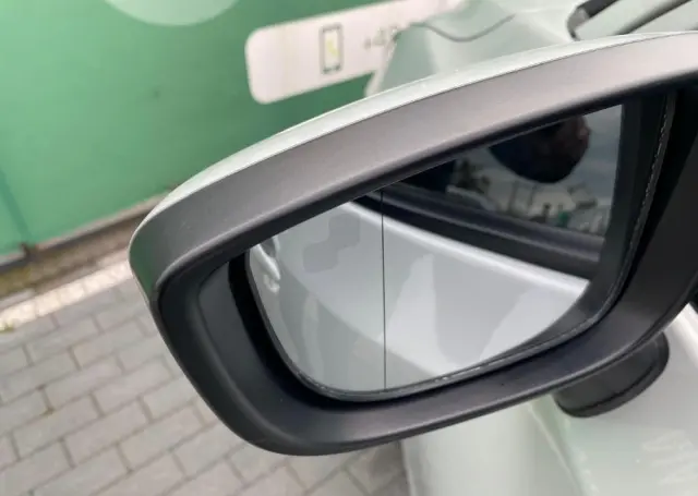 MAZDA 2 SKYACTIV-G 115 i-ELOOP White Edition