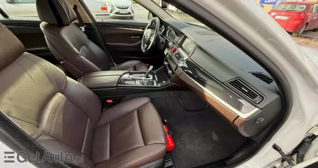 BMW Seria 5 525d xDrive Luxury Line